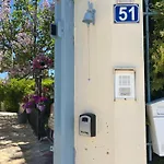 Iris-gogo House