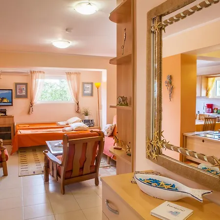 Iris-gogo House נאפפליו