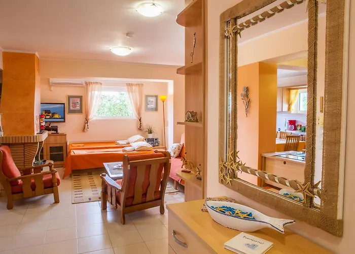 Iris-gogo House Anabolu